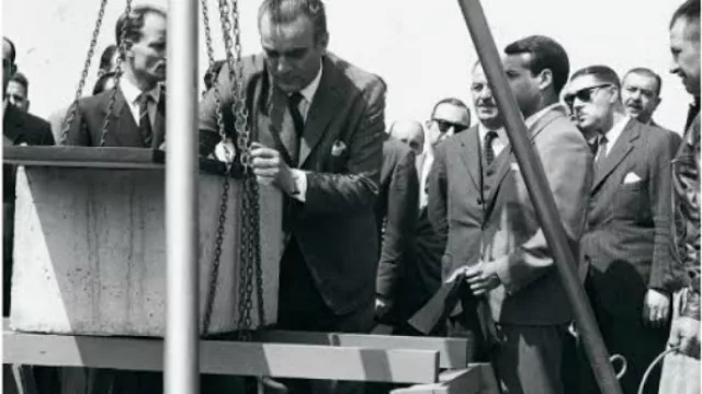 Colocación de la piedra fundamental en la Fábrica Santa Isabel.