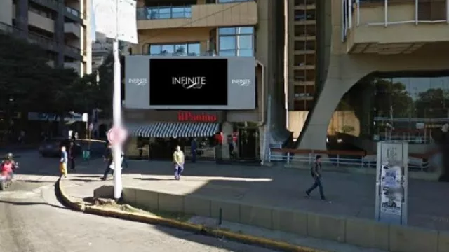 Plaza España - Av. Yrigoyen y Estrada 3 x 4 metros (en instalación).