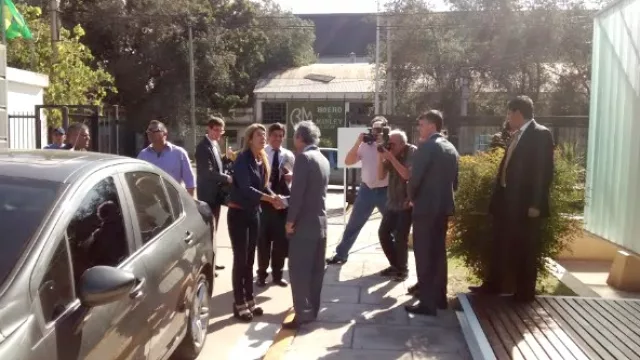 Débora Giorgi llega a la planta de WEG, sobre la Avenida OHiggins. Evitó hablar con la prensa.