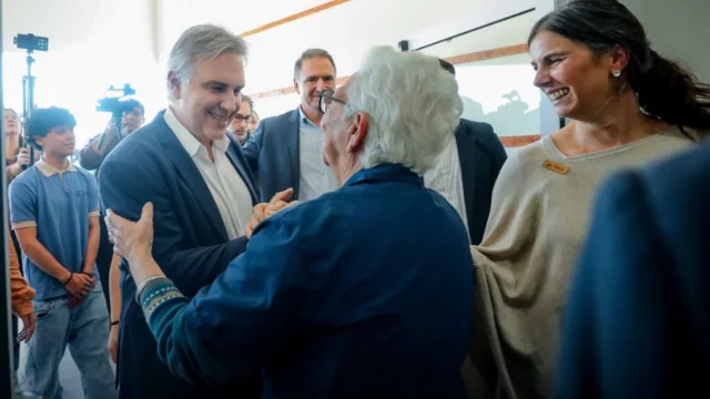 Llaryora inauguró el edificio del IPEM 385 y anunció más obras para la localidad de Los Reartes