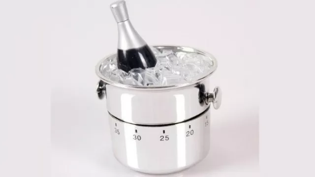 Un temporizador que te avisa cuándo es el momento de brindar. ;) (Disponible en MercadoLibre a $ 99).