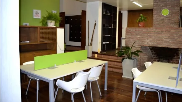 ... y contrarrestan con la madera y el ladrillo. 