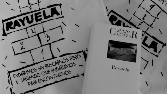 Bolsa de lienzo Totebag con distintas tapas de clásicos de la literatura. 