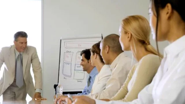 ¿Ser gerente es buen negocio? (el jefe de taller de los basureros gana igual que un CEO)