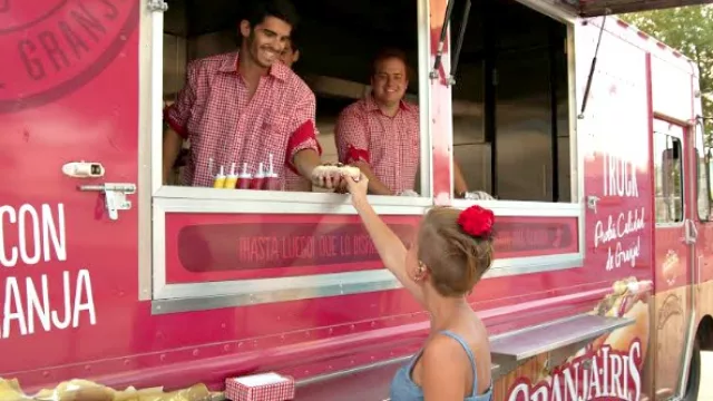 Nueva forma de pago: un pancho por un tweet