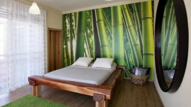  Paredes blancas y techo oscuro aporta amplitud a los ambientes.