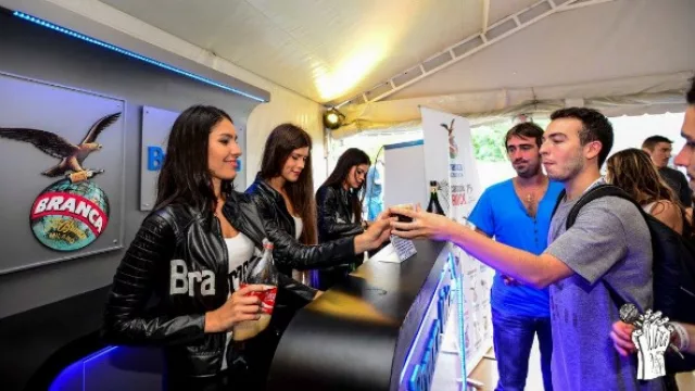 Más de 10.000 degustaciones por día de Fernet Branca. 