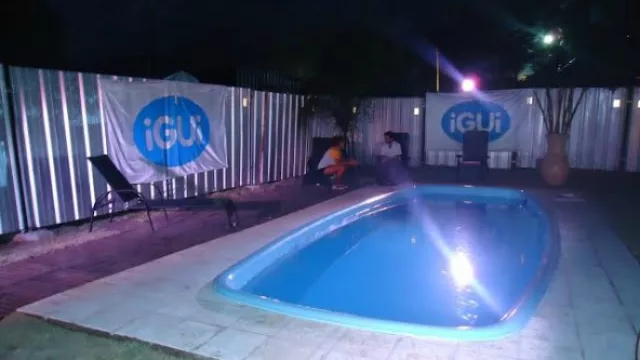  Se tiró a la pileta. Igui montó una piscina en el Vip. Algunos se animaron y se dieron un chapuzón.