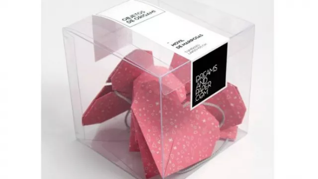 Un móvil de corazones siempre viene bien para decorar la casa.