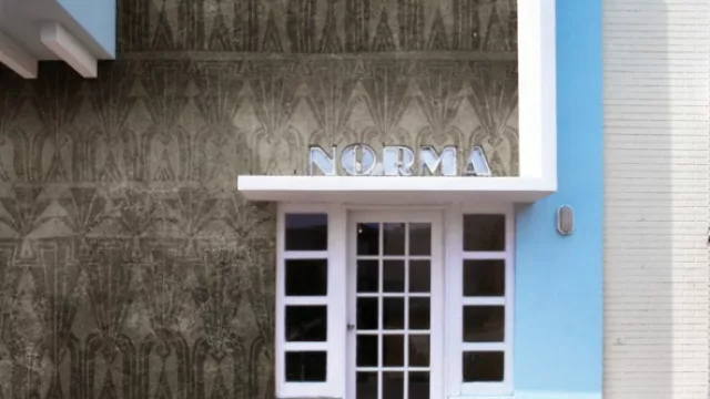 Empapelado ideal para comercios.