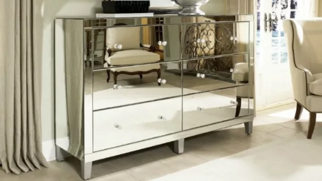 Los muebles de espejos integrados le otorgan un toque de distinción a las habitaciones.