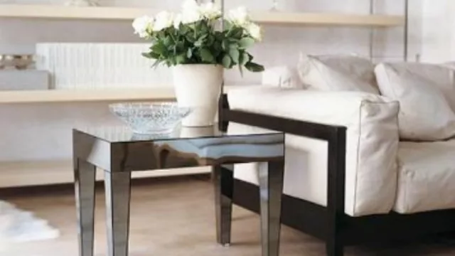 Una mesa auxiliar ideal para resaltan entre el resto de los muebles.