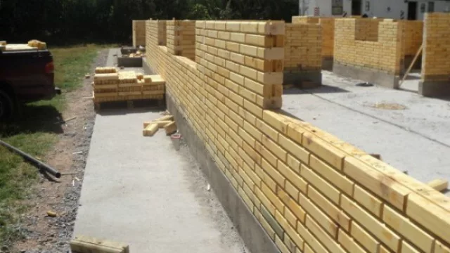 En 35 días se puede construir una vivienda de 49 metros cuadrados.