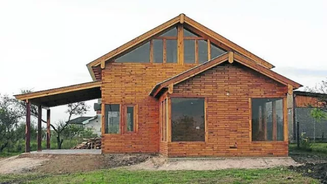 El producto final: así luce una casa hecha íntegramente con ladrillos de madera.