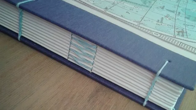 Una bitácora con una encuadernación muy particular. Obra de Isla Komodo – Taller Paraíso. (En Muy Güemes)