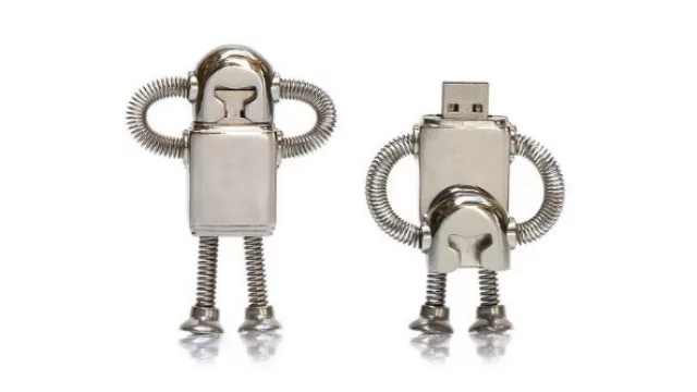 Memo Space Robot USB, un pendrive de 4 GB. Disponible en The Bugplanet Store a $ 385.