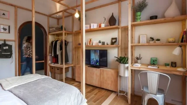 …y mueble para el televisor como así también ropero.