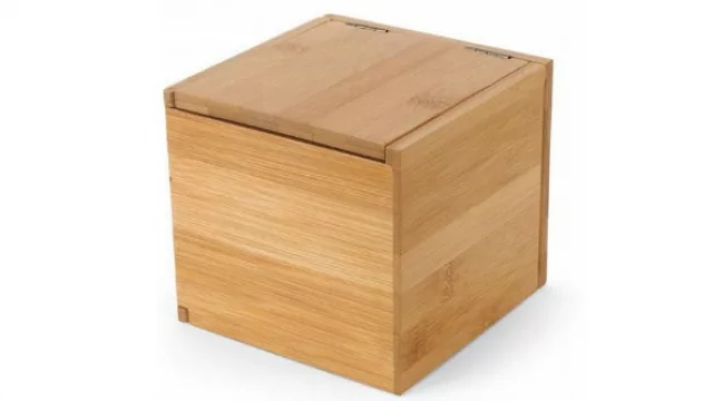 Otra que la Caja de Pandora. Se trata de Tuck Storage Box de Umbra.