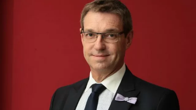 Sigue la polémica sobre Hermann Karsten, el moño Lila y la RSE