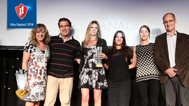 El equipo de Claro recibiendo el premio de InfoNegocios el pasado 19 de noviembre.