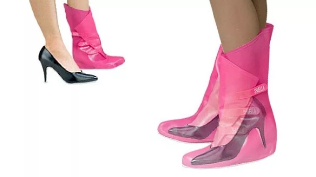 Que nunca te tome desprevenido la lluvia. Aquí un pack para llevar en la cartera o bolso y proteger los zapatos.