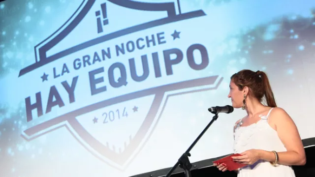 La editora de InfoPublicidad a punto de develar a los más votados de cada categoría.