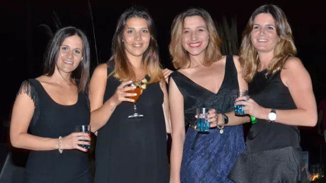 Las chicas de Avión de Papel y Córdoba Shopping.