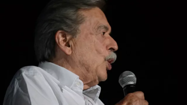 Paulo Mendes da Rocha de Brasil.