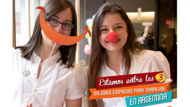 Tarjeta Naranja en el podio del Great Place to Work