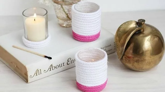 Cuerdas pintadas sumergidas.