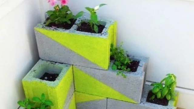 Un original macetero pintado con esta técnica.