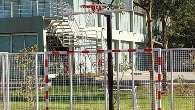 Tenko Sports, la pyme cordobesa que fabrica equipamiento deportivo reglamentario, empieza a exportar (jirafas de básquet, arcos de fútbol y más)