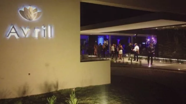 La crème de la crème tiene lugar de juntada: inaugura Avril