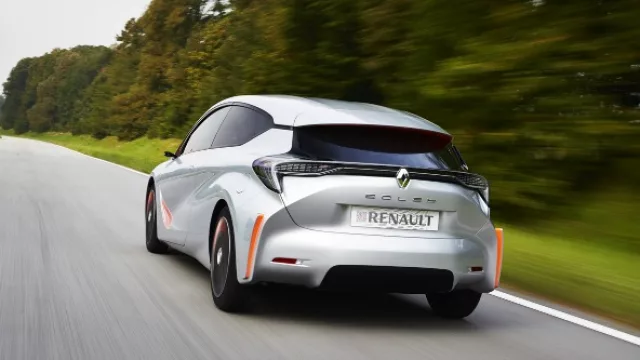 Promete un consumo de 1 litro cada 100 kilómetros.