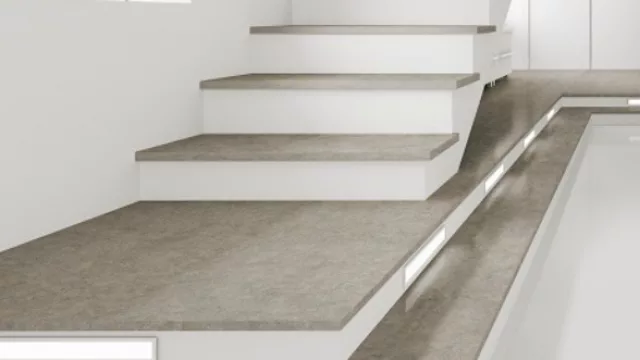 Vegha presenta un tono gris con una densidad cromática muy particular que otorga una sensación visual intensa.