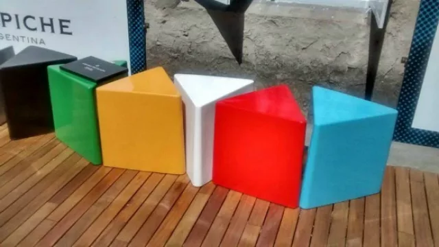 Banco Andanzas Triangulito de Carla Piccoli y Eduardo Dates.