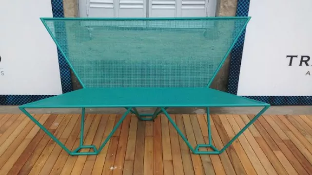 Colores fuertes y forma funcional.