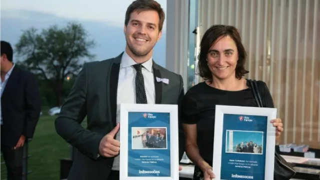 Marcela Dávila (Aguas Cordobesas) y Yohans Karsten (Kolektor), nominados en la categoría servicios públicos. 