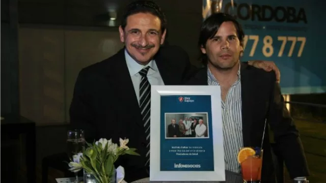 Ricardo Héctor Ferrero y Patricio Mina de Oulton, en representación del equipo durante la noche de las nominaciones de ¡HE!.