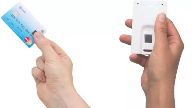 MasterCard y Zwipe anunciaron una alianza para lanzar la primera tarjeta de pago contactless con sensor de huella dactilar integrado. 