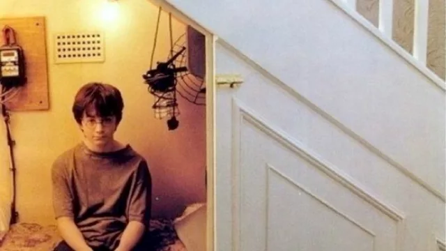 10 formas de aprovechar el espacio debajo de las escaleras