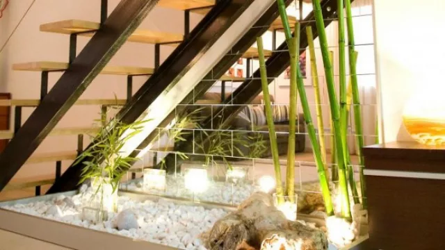 Un jardín interno para darle “oxígeno” al interior y regalar tonos verdes a la decoración.