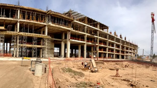 Gama reactiva Diva y avanza en otras 6 obras (admite que hay “recesión en el sector”)