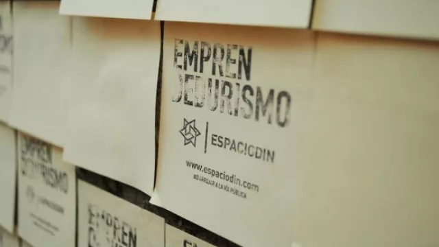 Se coloraron más de 30.000 Post-it con información del lugar.