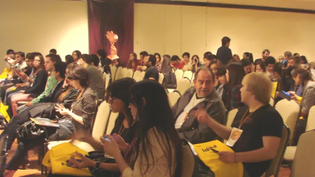 Primera conferencia de la segunda jornada del Festival de la Publicidad Independiente a cargo de Roberto Hernández.