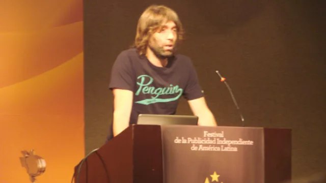 Miguel Tornquist con su conferencia: “De Marcas Commodities, a Marcas Arquetípicas”.