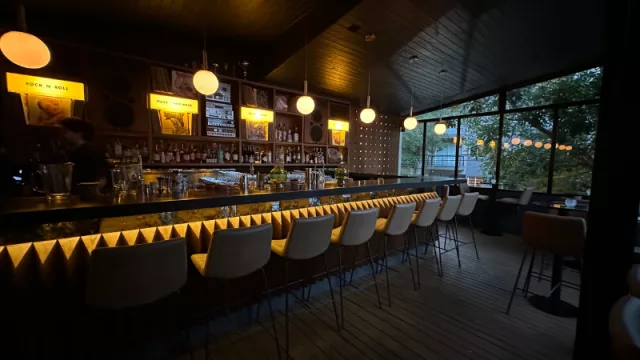 Qué hay detrás de Mixtape: el primer bar "kissa" de Buenos Aires que combina alta fidelidad y barra omakase en Belgrano