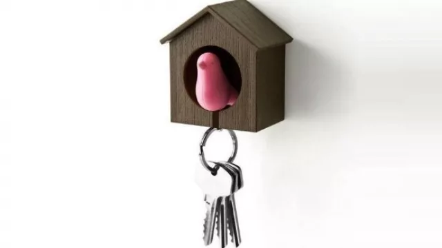 El llavero que siempre vuelve a su nido: un canario rosa. (Tienda Gustó).