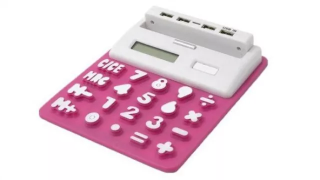 Regalo geek si los hay: una calculadora hub con puerto USB para complementar el teclado de la notebook. (Morph)