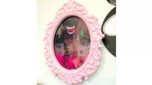 El espejo más rococó podría ir bien con los gustos de mamá. (Tienda Gustó).